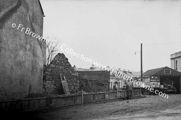 OLD HOUSE DISAPPEARING